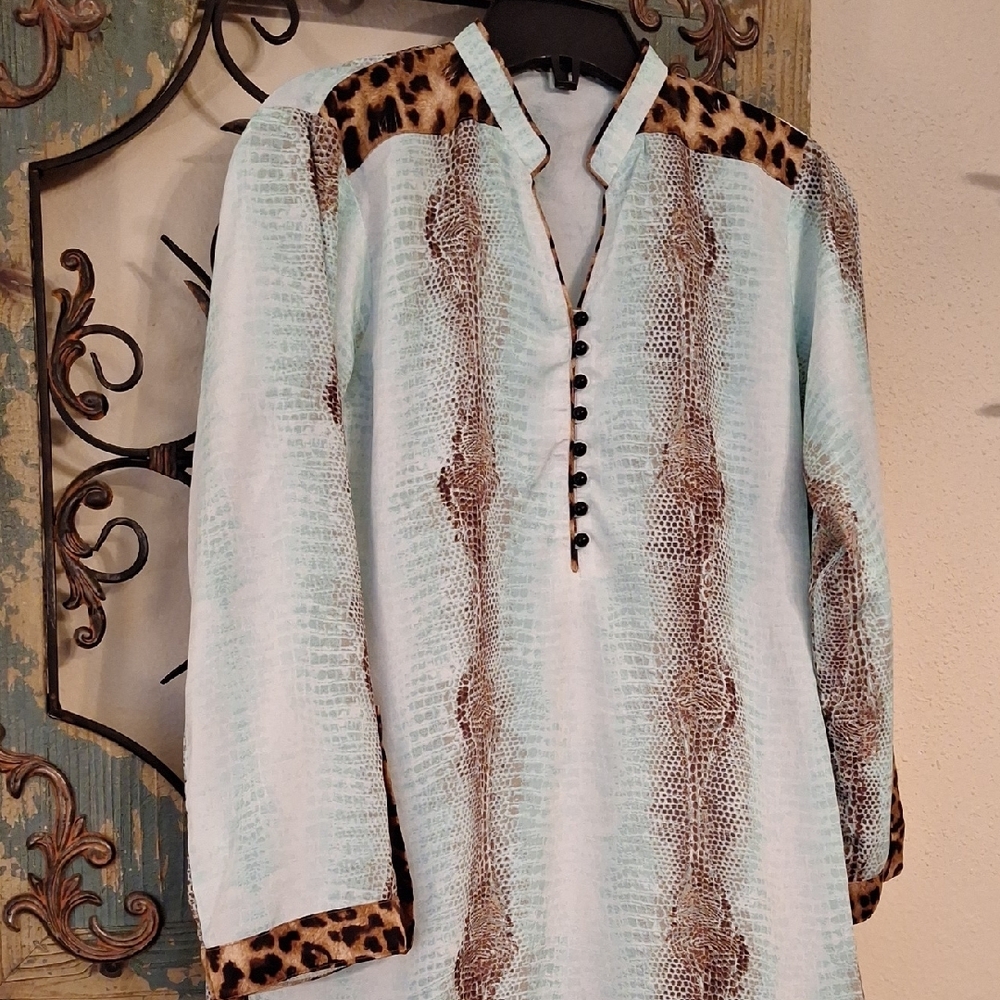 Chic Animal Print Light Blue Blouse. NWOT Size Medium